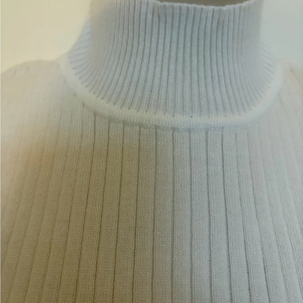 MADISON GREY White sleeveless with mock turtleneck. - Picture 3 of 6